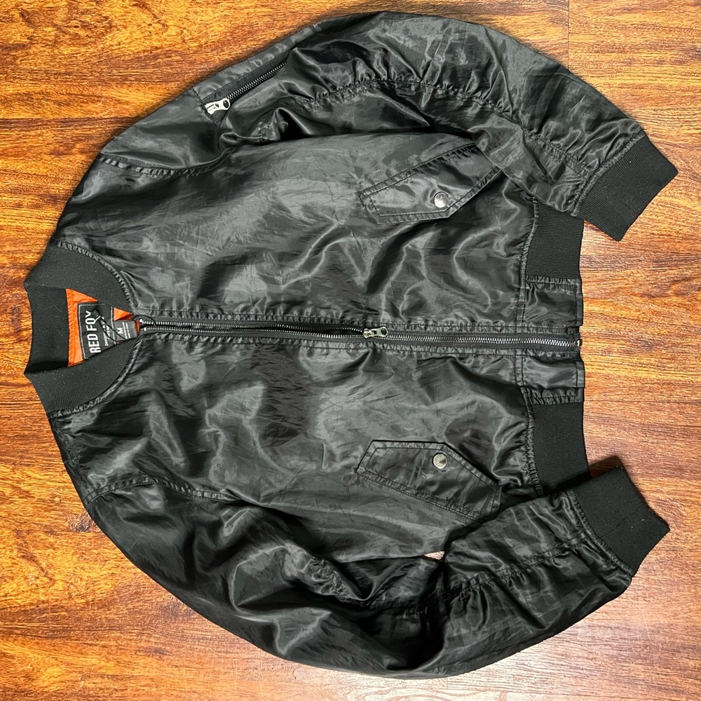 Black bomber . Thin windbreaker bomber. Sz M/L